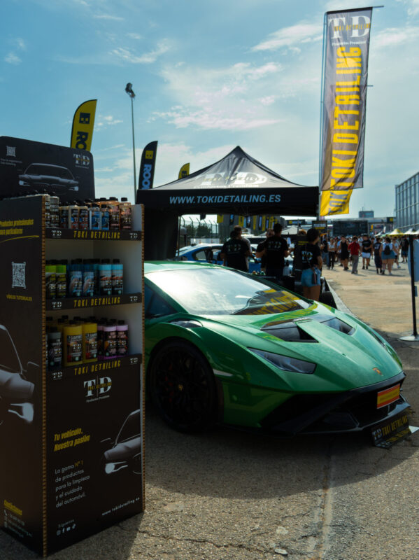 Toki Detailing con un lamborghini, los mejores productos de detailing